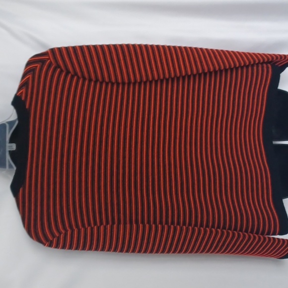 Vintage 60's Gina Teresa Wool Cardigan, button, red& black, 21" pit to pit - Picture 5 of 5